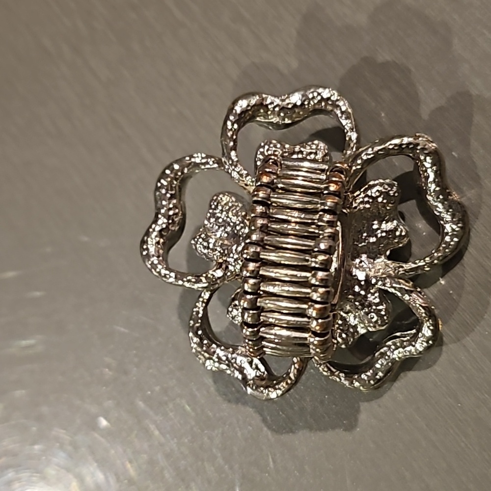 Large Flower Ring - Picture 3 of 3